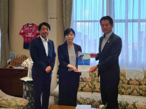 滋賀県庁を訪問し、知事、副知事に要望を行いました。