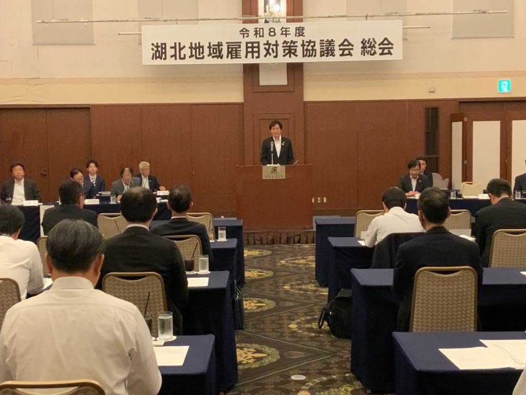 壇上にて挨拶をされている市長の写真