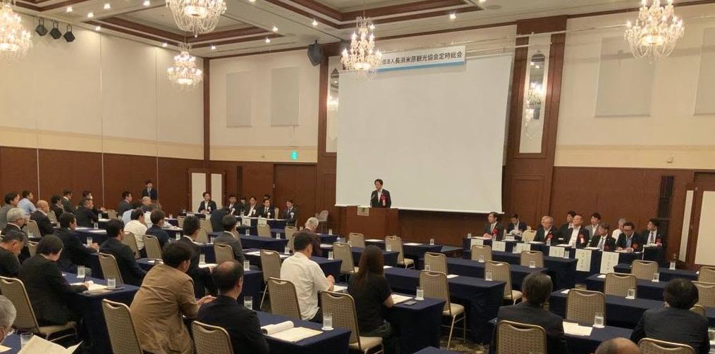 ホール会場にて出席されているようすの写真