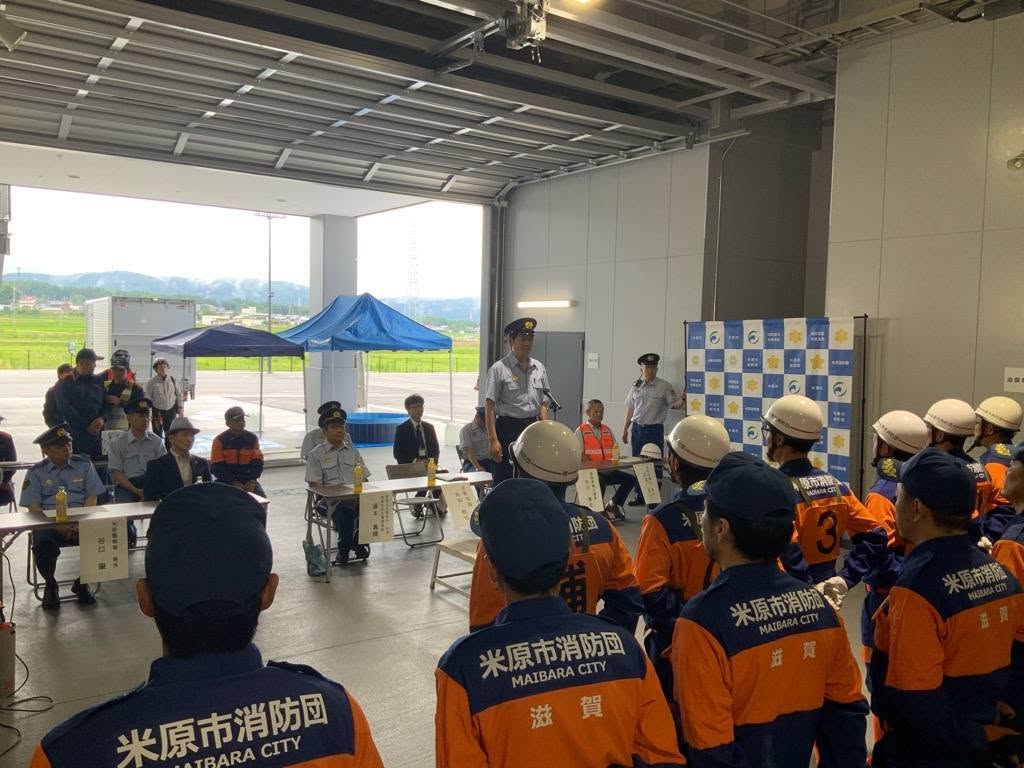 隊員の皆さんに激励のことばを送っているようすの写真
