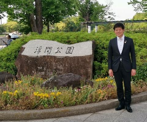 浮間公園で視察をしている市長の写真