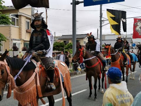 騎馬武者の行列の写真