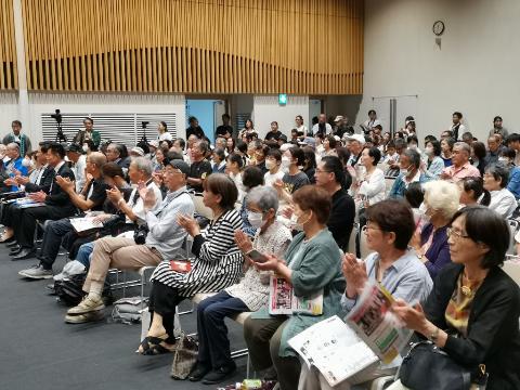 観客が観覧している様子