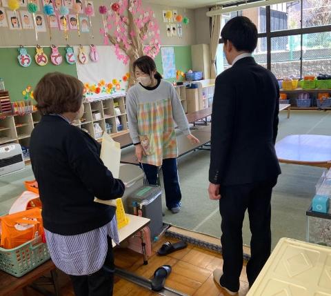 市長が施設を視察している写真