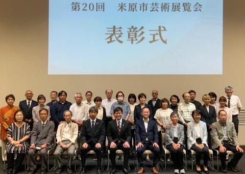 受賞者の方々との集合写真