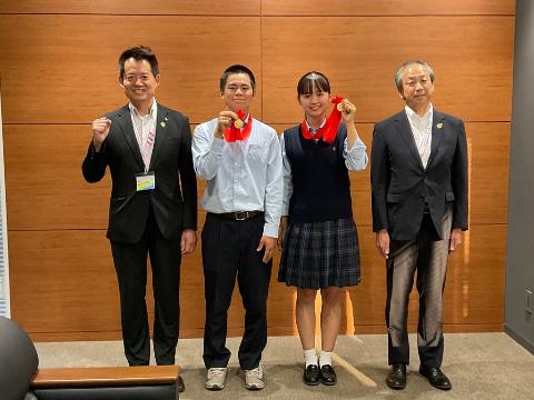 磯谷さんと中川さんとの記念撮影