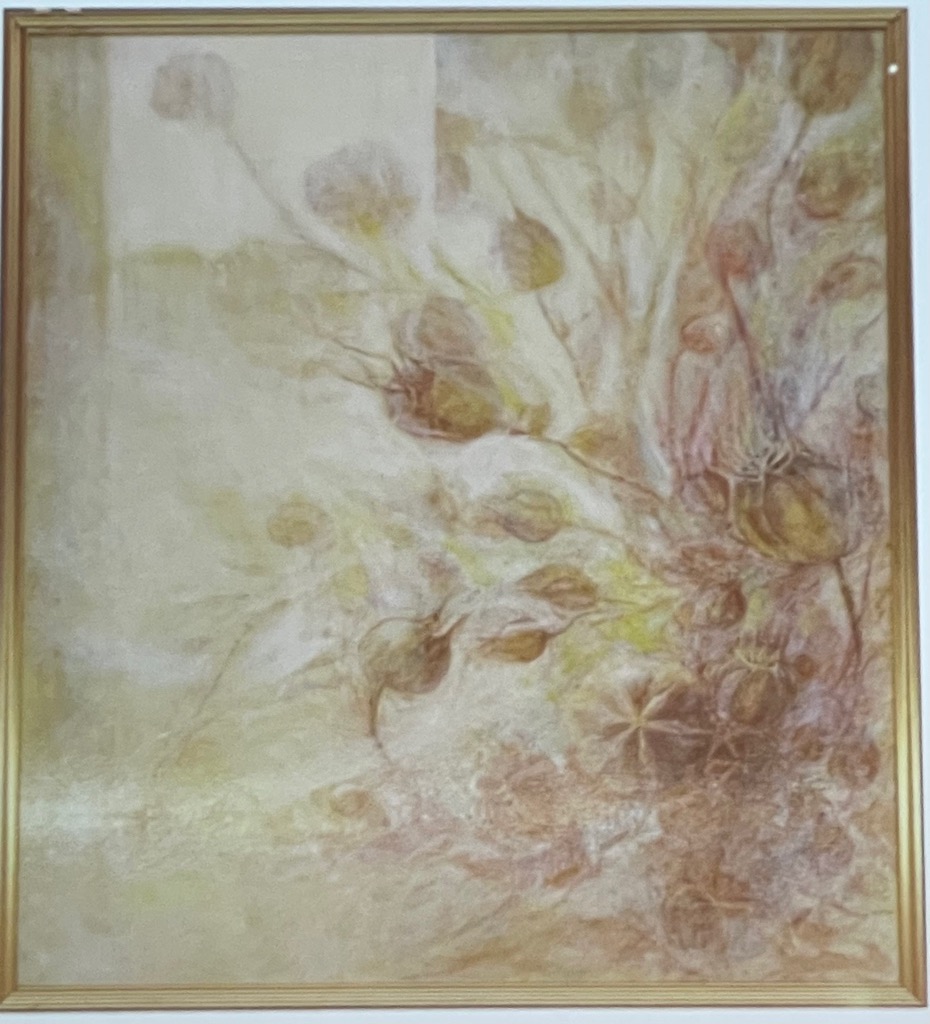 画面右側から中央にかけて植物が伸びており、全体的に淡い色で描かれている。