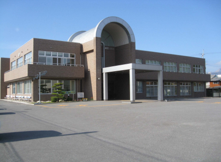 外から見た近江学びあいステーションの建物の写真