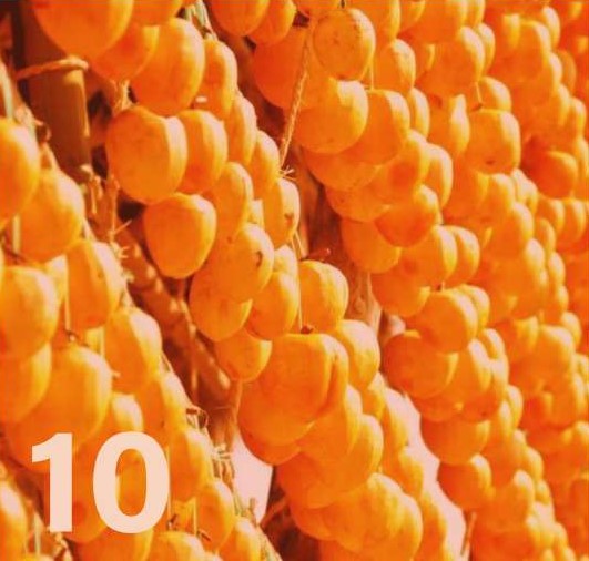 橙色をイメージさせる干し柿