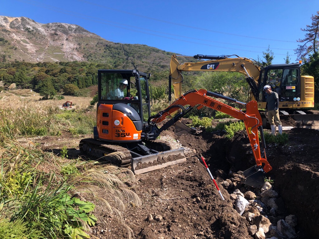 バックホウによる作業の様子