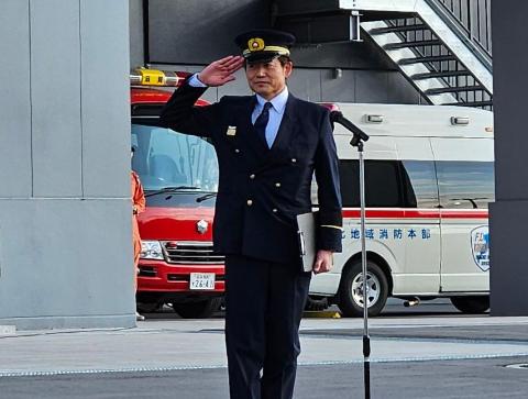 米原市消防団春季火災予防パレード出発式にて挨拶をする角田市長