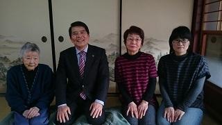 北村冨美子様への100歳敬老祝い訪問の様子の写真