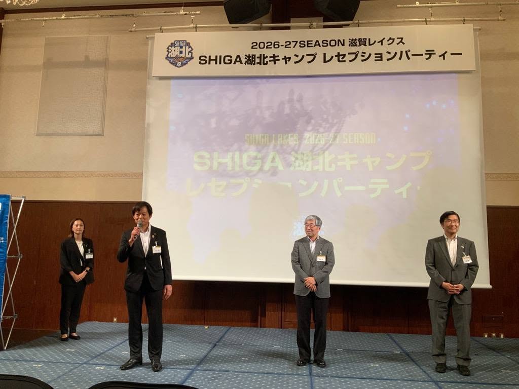 壇上にて挨拶されてる市長の写真