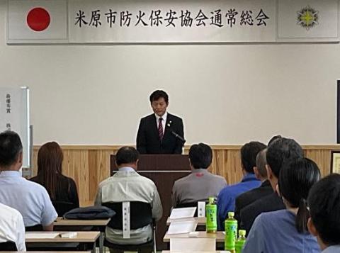 壇上で挨拶をされている市長の写真