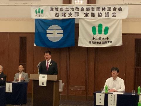 壇上で挨拶をされている市長の写真