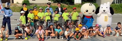 選手たちと集合写真