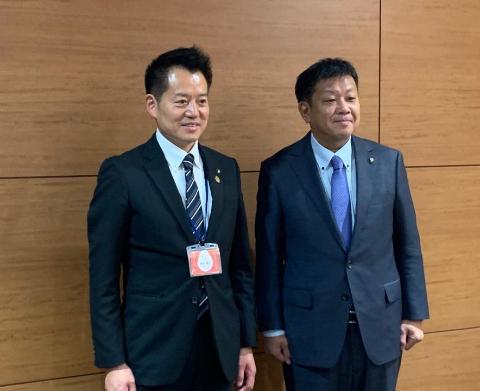 宮内市長様との写真