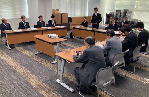 伊吹山再生に係る三市町会議の様子