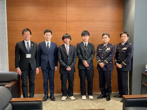 自衛隊入隊予定者の激励会での集合写真