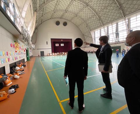 学校内視察