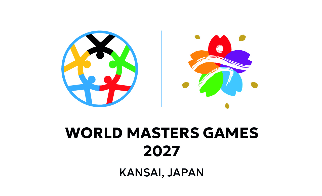 ワールドマスターズゲームズ2027関西ジャパンのロゴ。ロゴの上には青色、赤色、緑色、黒色、黄色の人型がそれぞれ手をくっつけて輪になって円になっているマークと、赤色、オレンジ色、緑色、青色、紫色がそれぞれ花びらとなっている桜の形のマークが並んでいる。