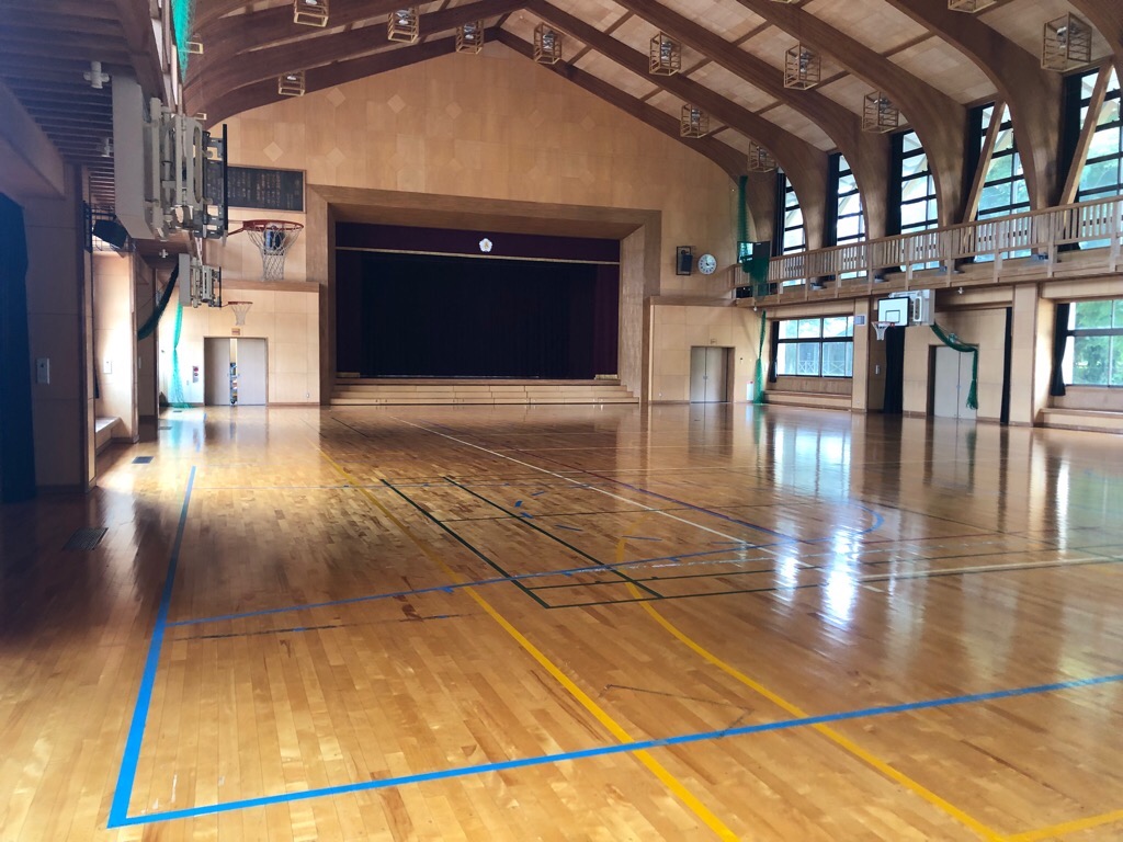 体育館内の写真。