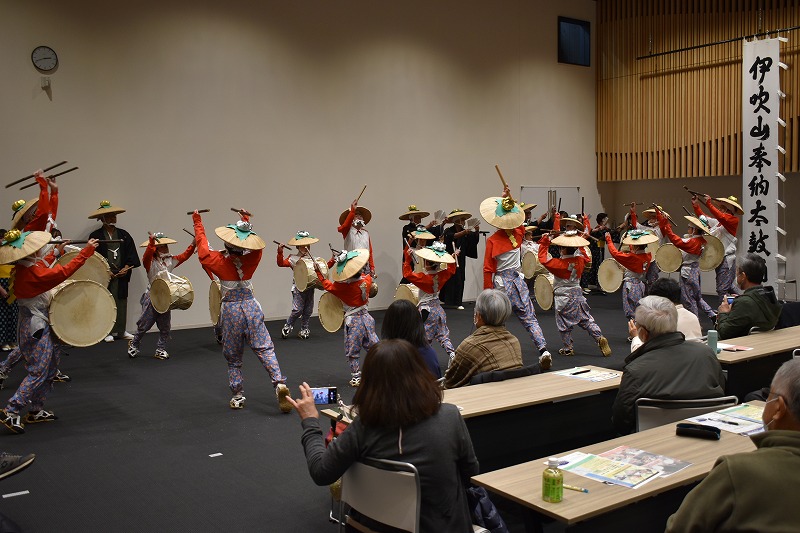 民俗文化財の披露 伊吹山奉納太鼓踊り