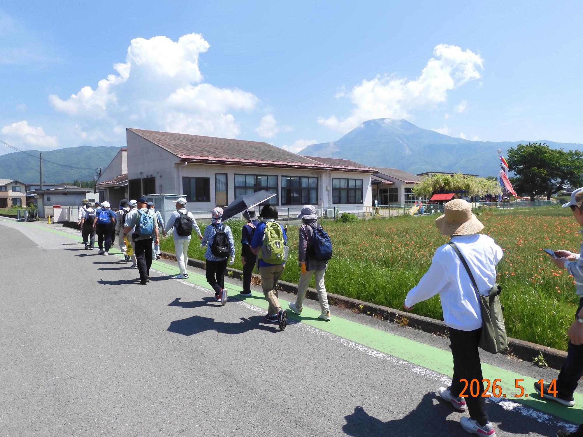 市内のきゃんせの森から観音寺を目指して歩く様子