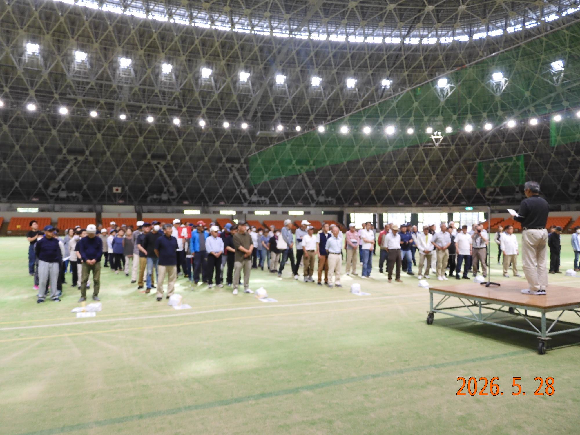 スポーツ大会の開会式の様子の写真