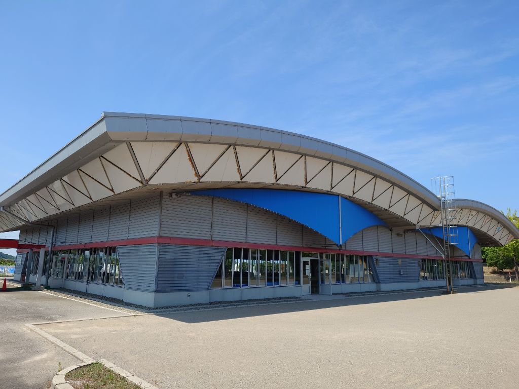 外から見たすぱーく米原の建物