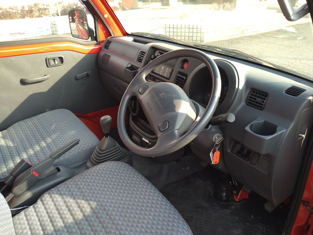 物品番号5消防ポンプ積載車5内観車内の画像