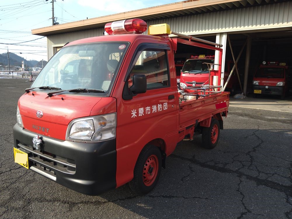 物品番号5消防ポンプ積載車5外観左前方から全体を写した画像