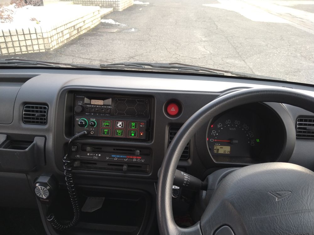 物品番号3消防ポンプ積載車3内観運転席の画像