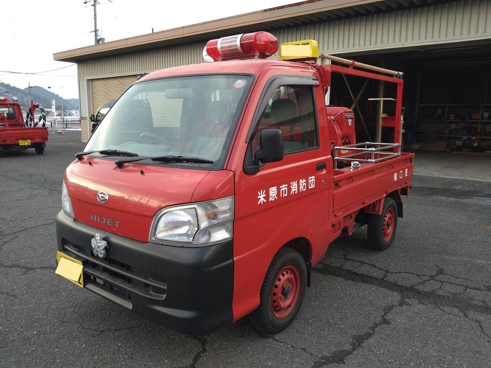 物品番号3消防ポンプ積載車3外観左前方から全体を写した画像