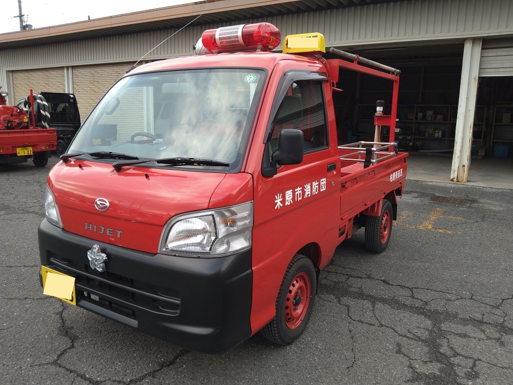 物品番号4消防ポンプ積載車4外観左前方から全体を写した画像