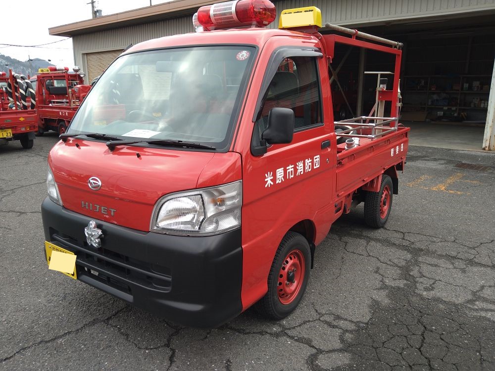 物品番号2消防ポンプ積載車2 外観左前方から全体を写した画像