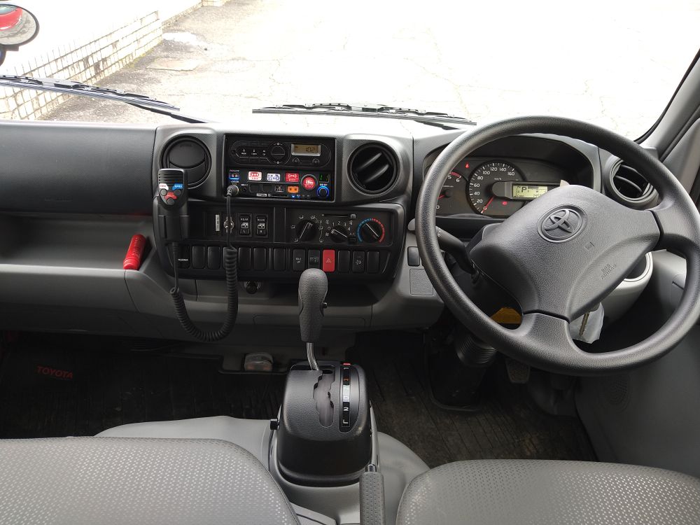 物品番号6消防ポンプ積載車6内観運転席の画像