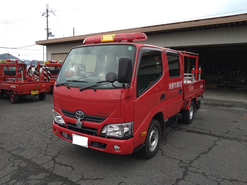 物品番号6消防ポンプ積載車6の外観左前方から全体を写した画像