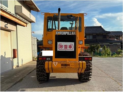 背面から見た大型特殊自動車(除雪車)