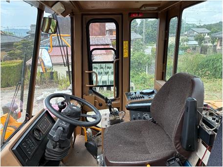 大型特殊自動車(除雪車)の運転席