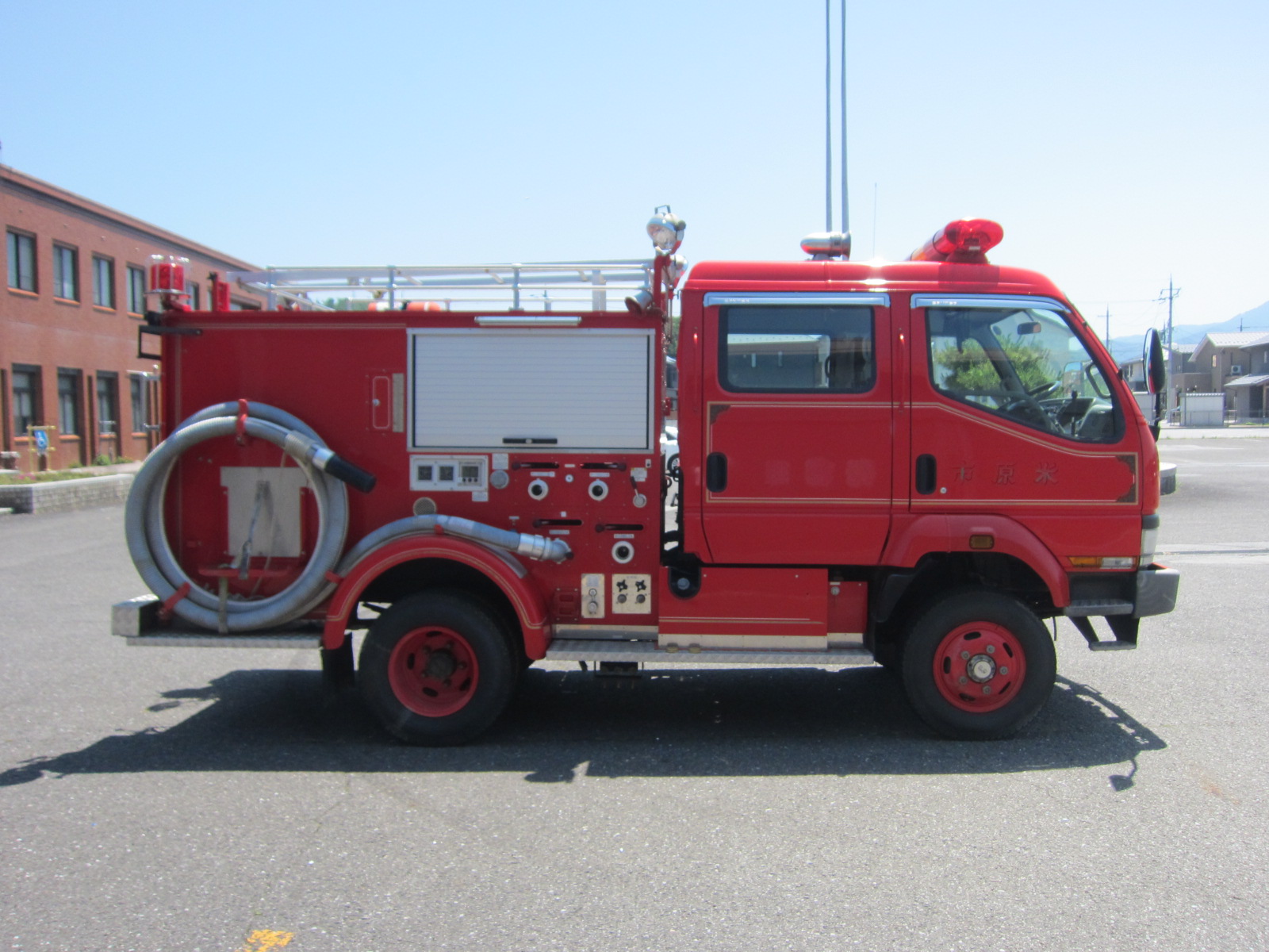 物件番号1消防ポンプ車外観右側面の画像