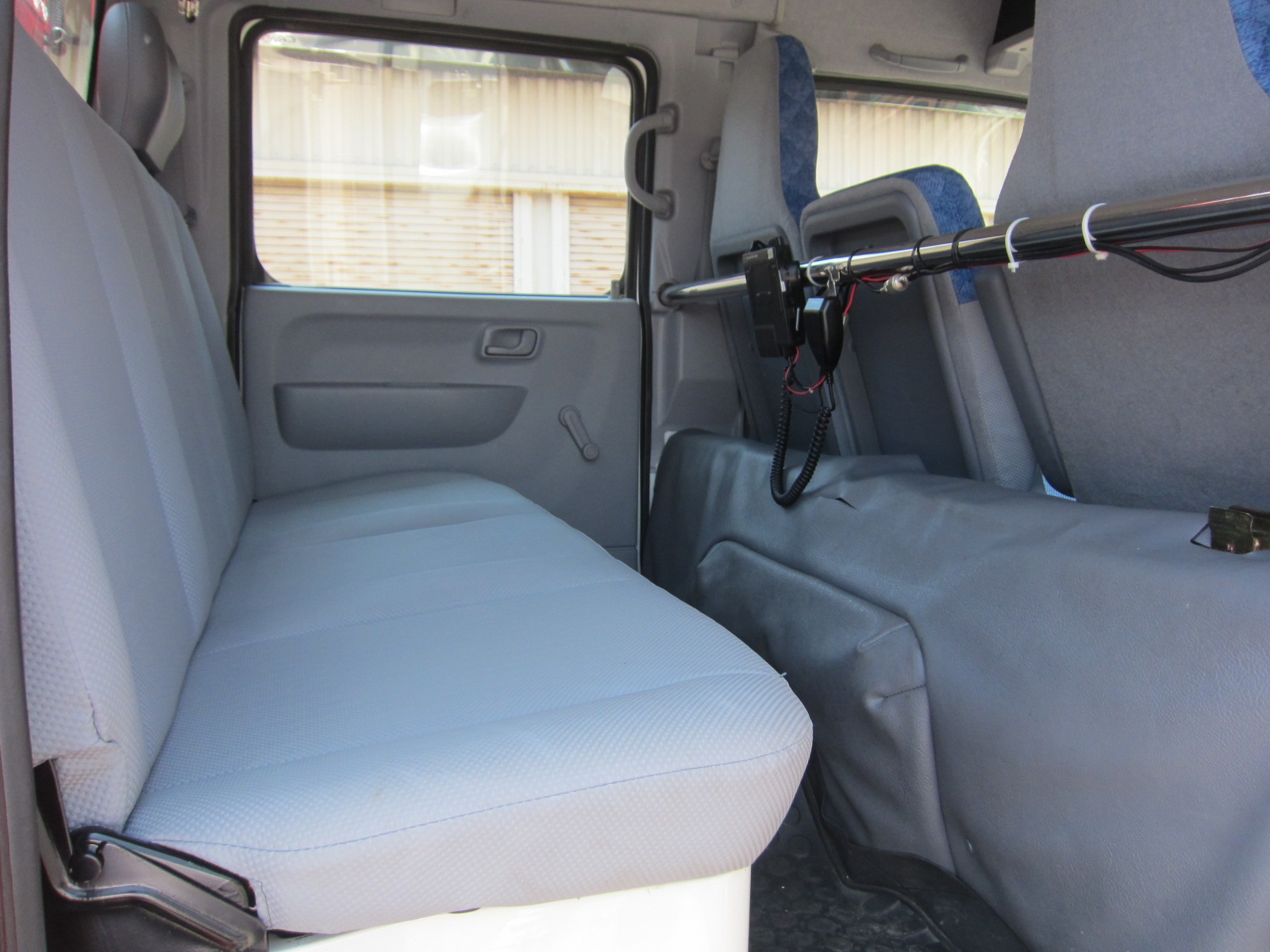 物件番号2消防ポンプ車内観後部座席の画像