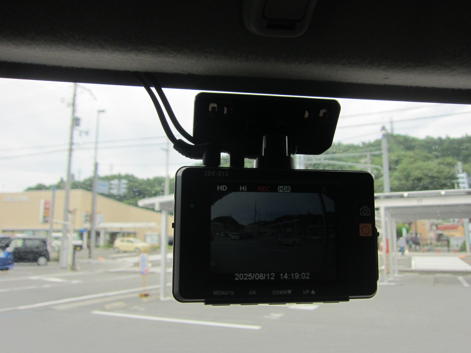 物品番号4軽自動車内観車内後部ドライブレコーダーの画像