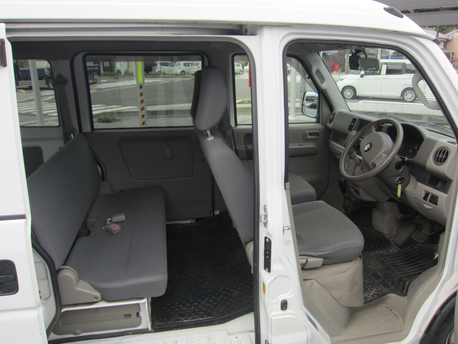 車内物品番号4軽自動車内観座席の画像