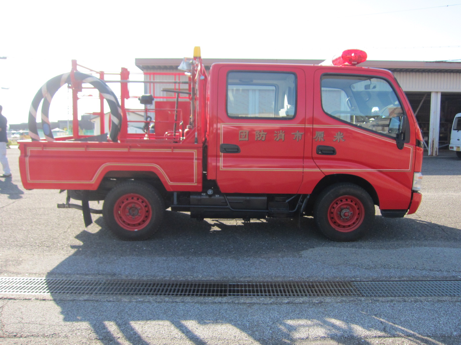 物品番号2消防ポンプ積載車2外観右側面の画像