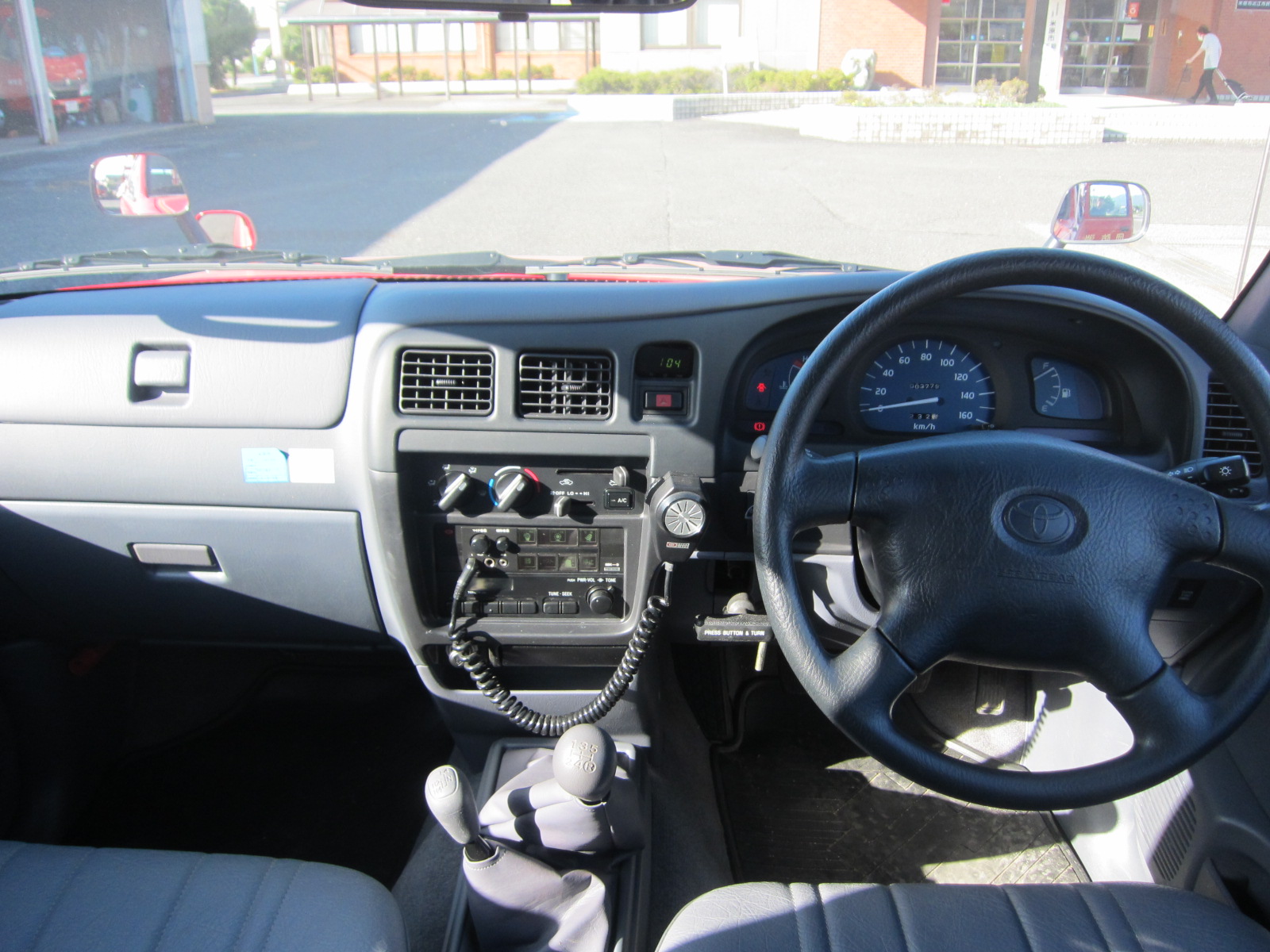 物品番号3消防ポンプ積載車3内観運転席の画像