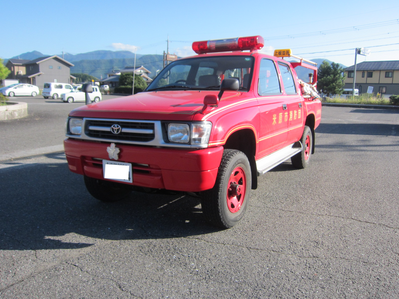 物品番号3消防ポンプ積載車3外観左前方から全体を写した画像