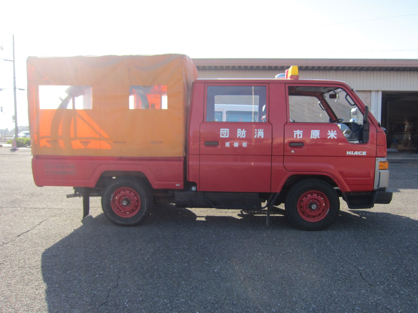 物品番号1消防ポンプ積載車1外観右側面の画像