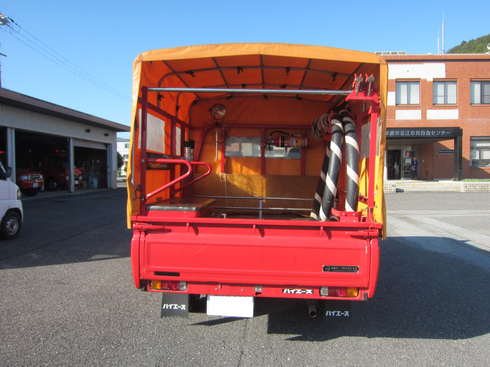 物品番号1消防ポンプ積載車1外観背面の画像