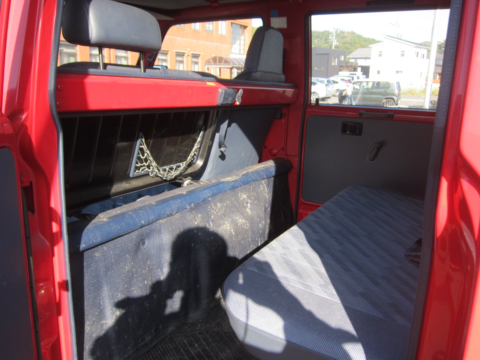 物品番号1消防ポンプ積載車1内部後部座席の画像